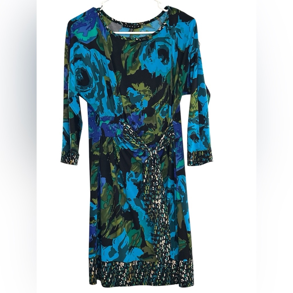 Tiana B. - Woman’s Midi Dress - Size 6 -
Pre-Loved